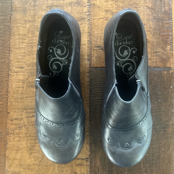 Dansko Nancy black leather clogs with scallop detail. US 10 EU 42 - Picture 4 of 7